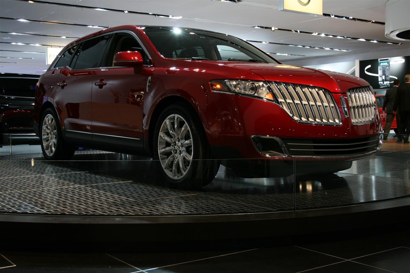 Illustration for article titled 2010 Lincoln MKT: Crossover For The Super-Segmented Masses